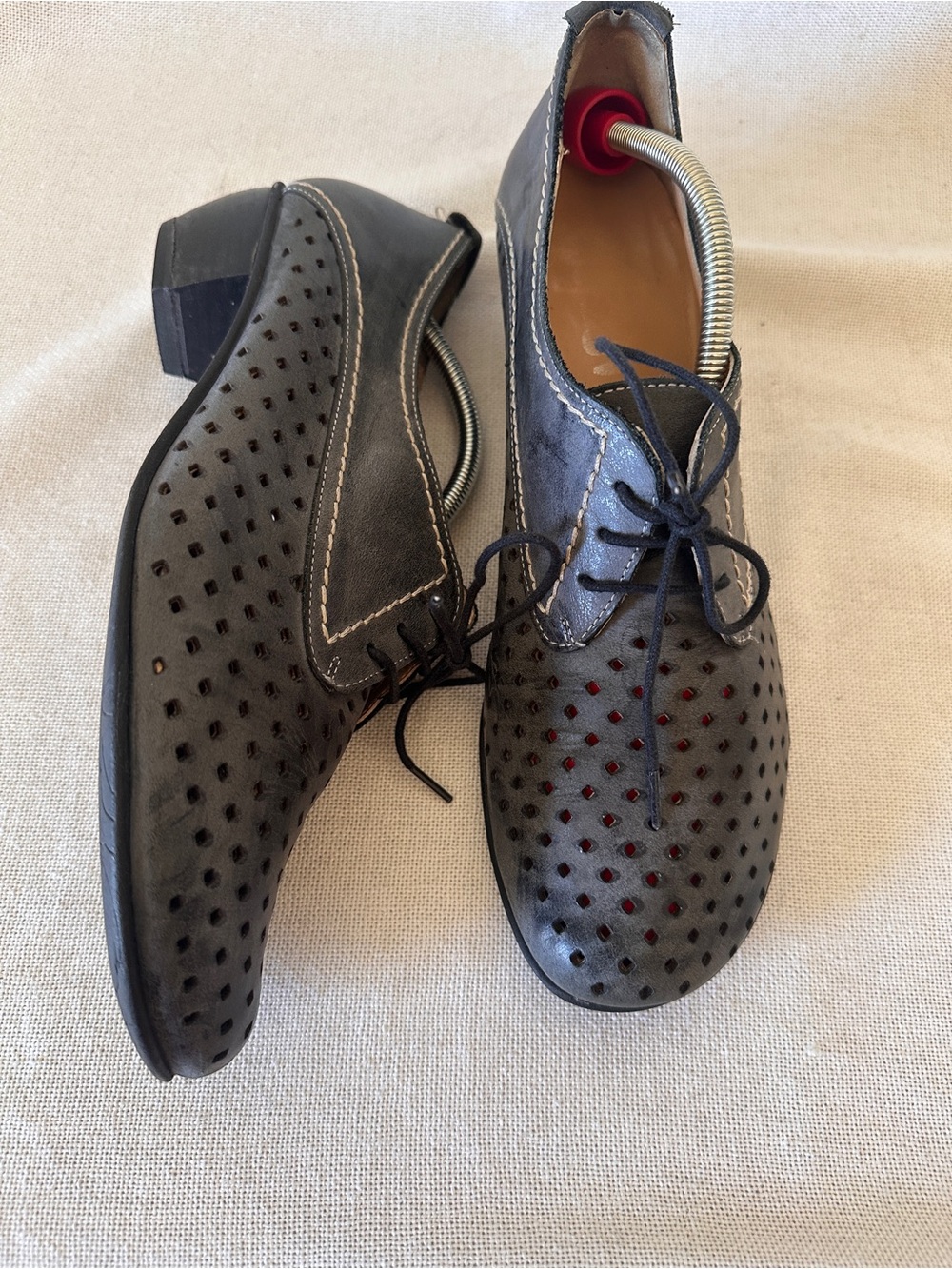 Fidji Portugal Perforated Gray Leather Lace-Up Oxford Heels | 41